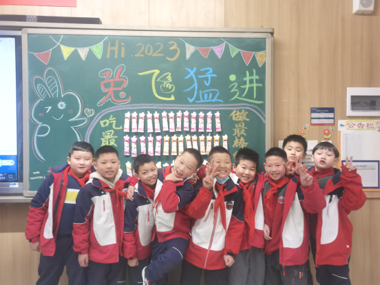 小学部环创比赛 孩子们脑洞大开，拥抱春天