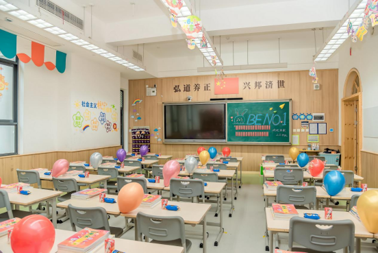 小学部环创比赛 孩子们脑洞大开，拥抱春天