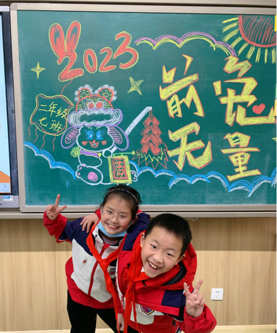 小学部环创比赛 孩子们脑洞大开，拥抱春天
