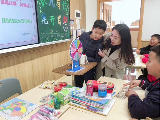 小学部环创比赛 孩子们脑洞大开，拥抱春天