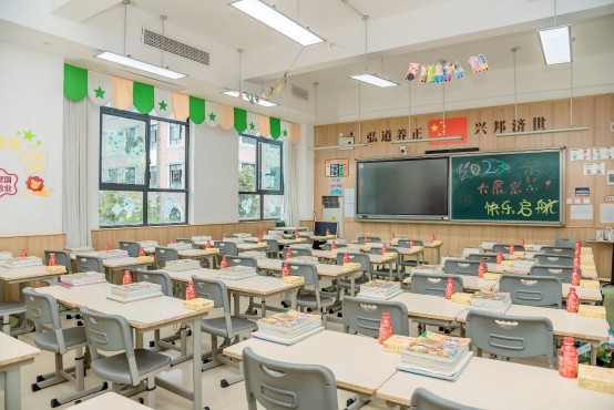 小学部环创比赛 孩子们脑洞大开，拥抱春天