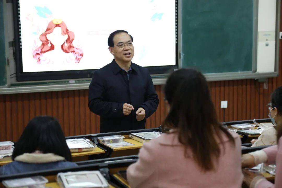春风有你，熠熠芳华——成都王府开展女神节手工活动