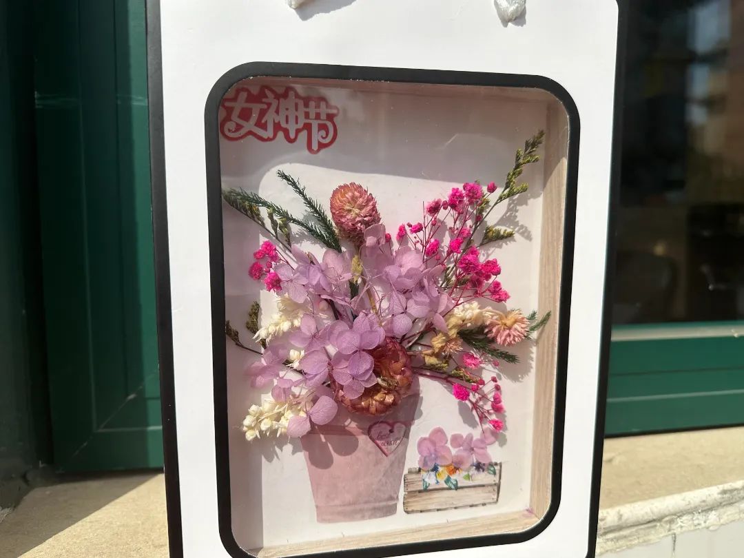 春风有你，熠熠芳华——成都王府开展女神节手工活动