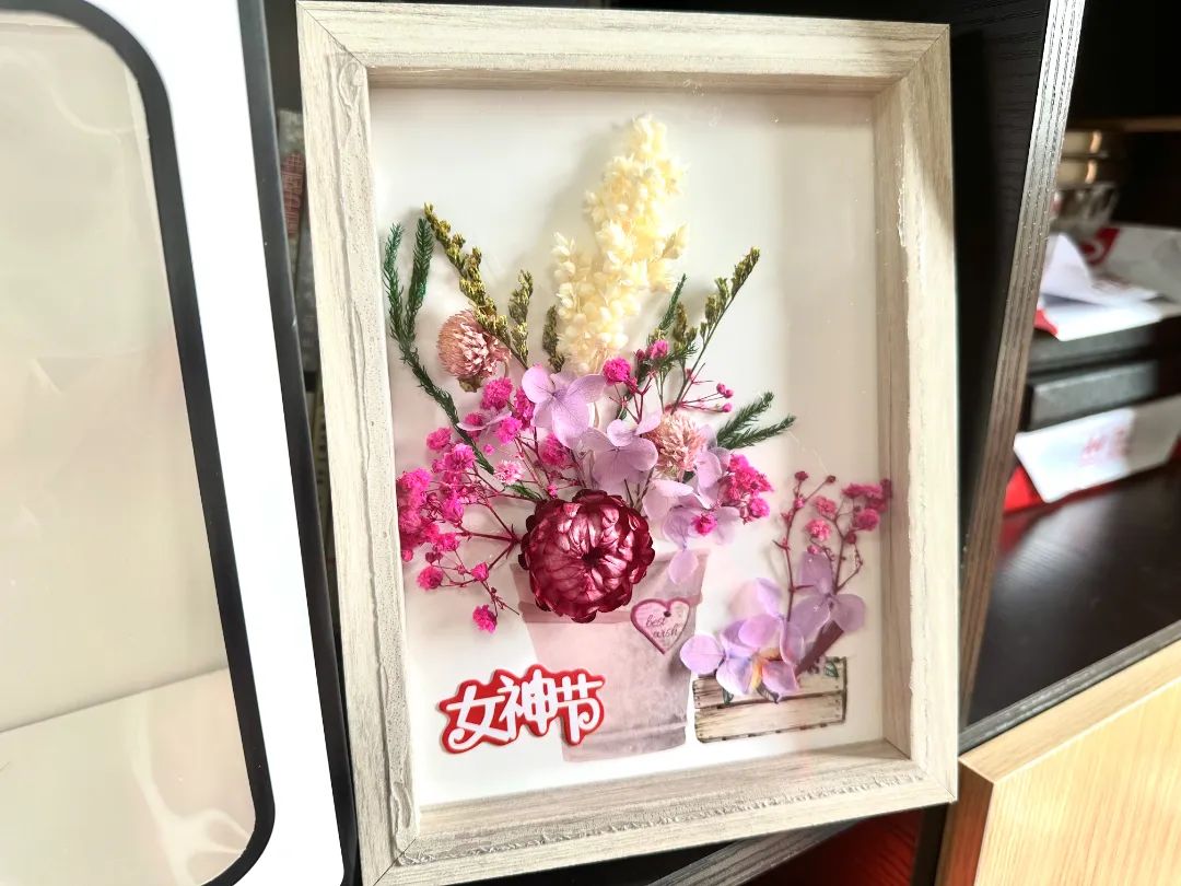 春风有你，熠熠芳华——成都王府开展女神节手工活动