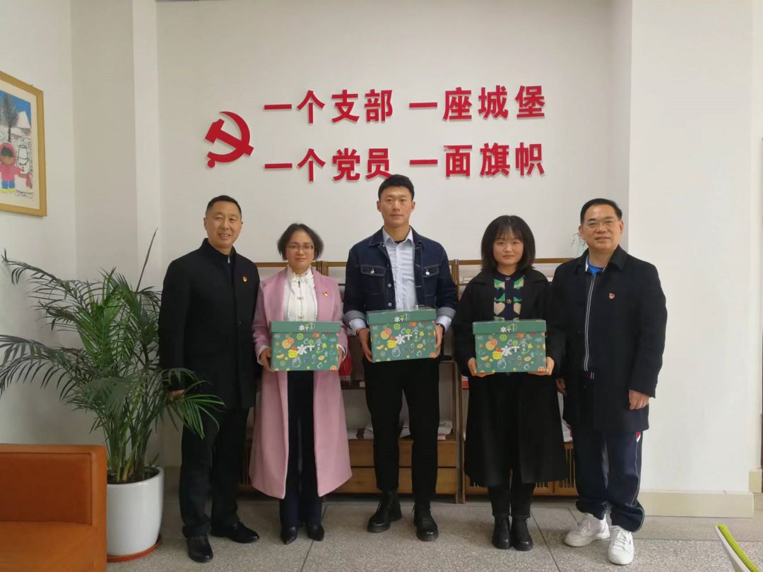 讨论交流促成长、理论引领建新章 讨论交流促成长、理论引领建新章