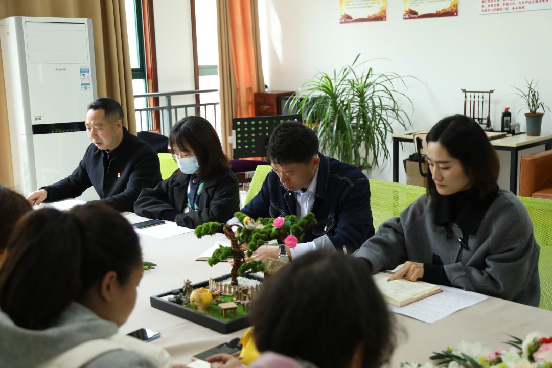 讨论交流促成长、理论引领建新章