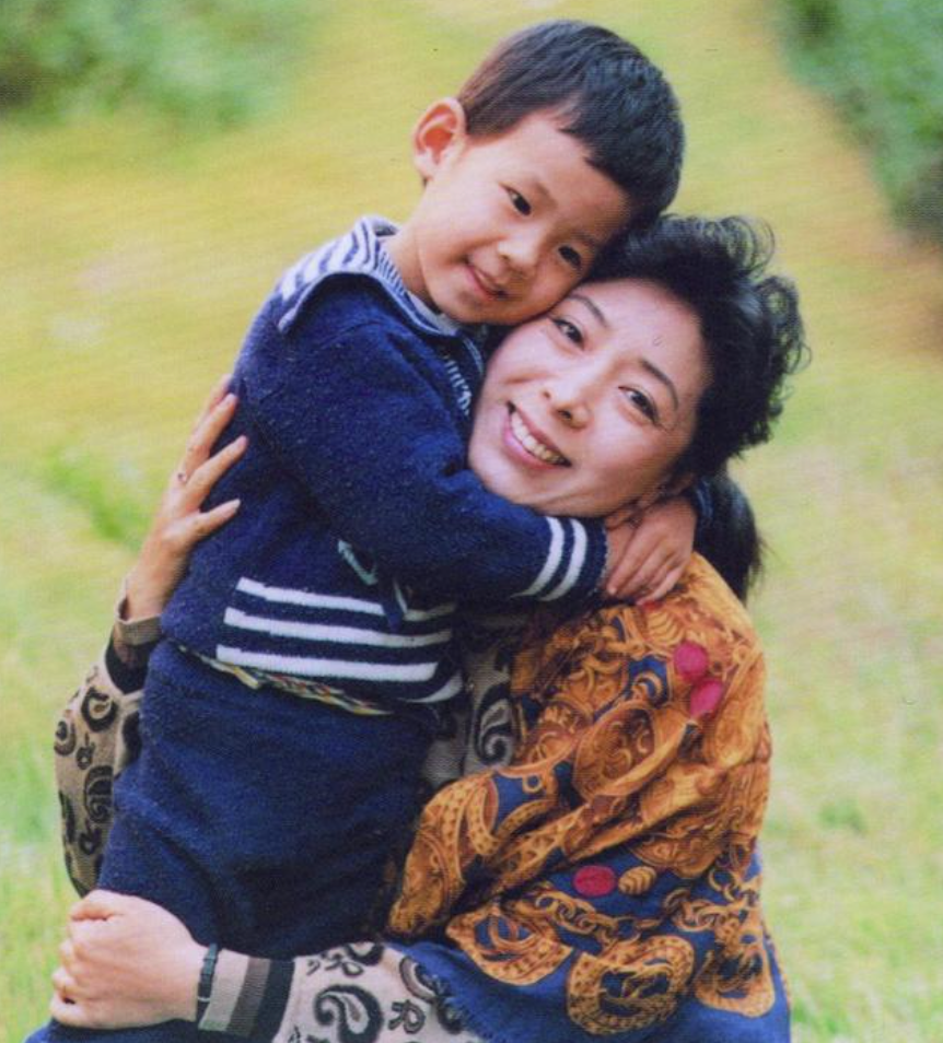 关牧村和王星军离婚33年后,她带儿子改嫁高官,他住美国至今单身 关牧村和王星军离婚33年后,她带儿子改嫁高官,他住美国至今单身