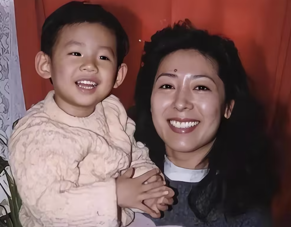 关牧村和王星军离婚33年后,她带儿子改嫁高官,他住美国至今单身 关牧村和王星军离婚33年后,她带儿子改嫁高官,他住美国至今单身