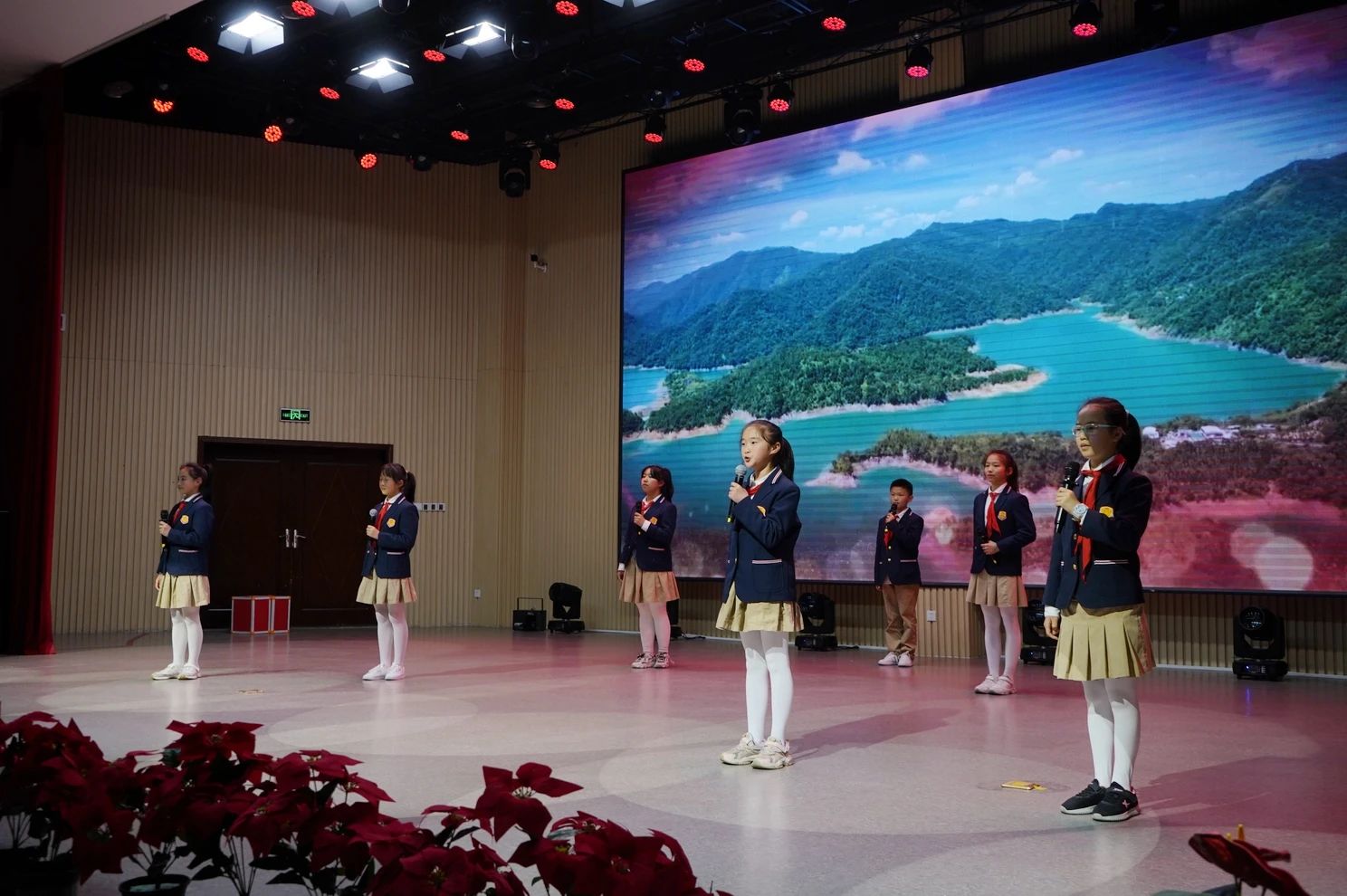 用经典浸润心灵，让阅读丰富人生——成都王府小学部开展“诗心飞扬”校园朗诵大赛