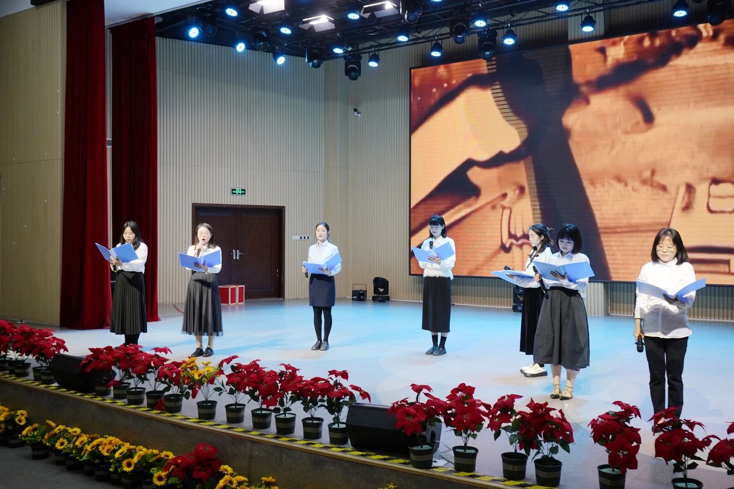 用经典浸润心灵,让阅读丰富人生——成都王府小学部开展“诗心飞扬”校园朗诵大赛 用经典浸润心灵,让阅读丰富人生——成都王府小学部开展“诗心飞扬”校园朗诵大赛