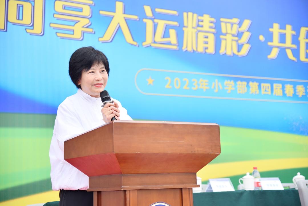 小学部开运动会,家长出动“无人机群”航拍 小学部开运动会,家长出动“无人机群”航拍