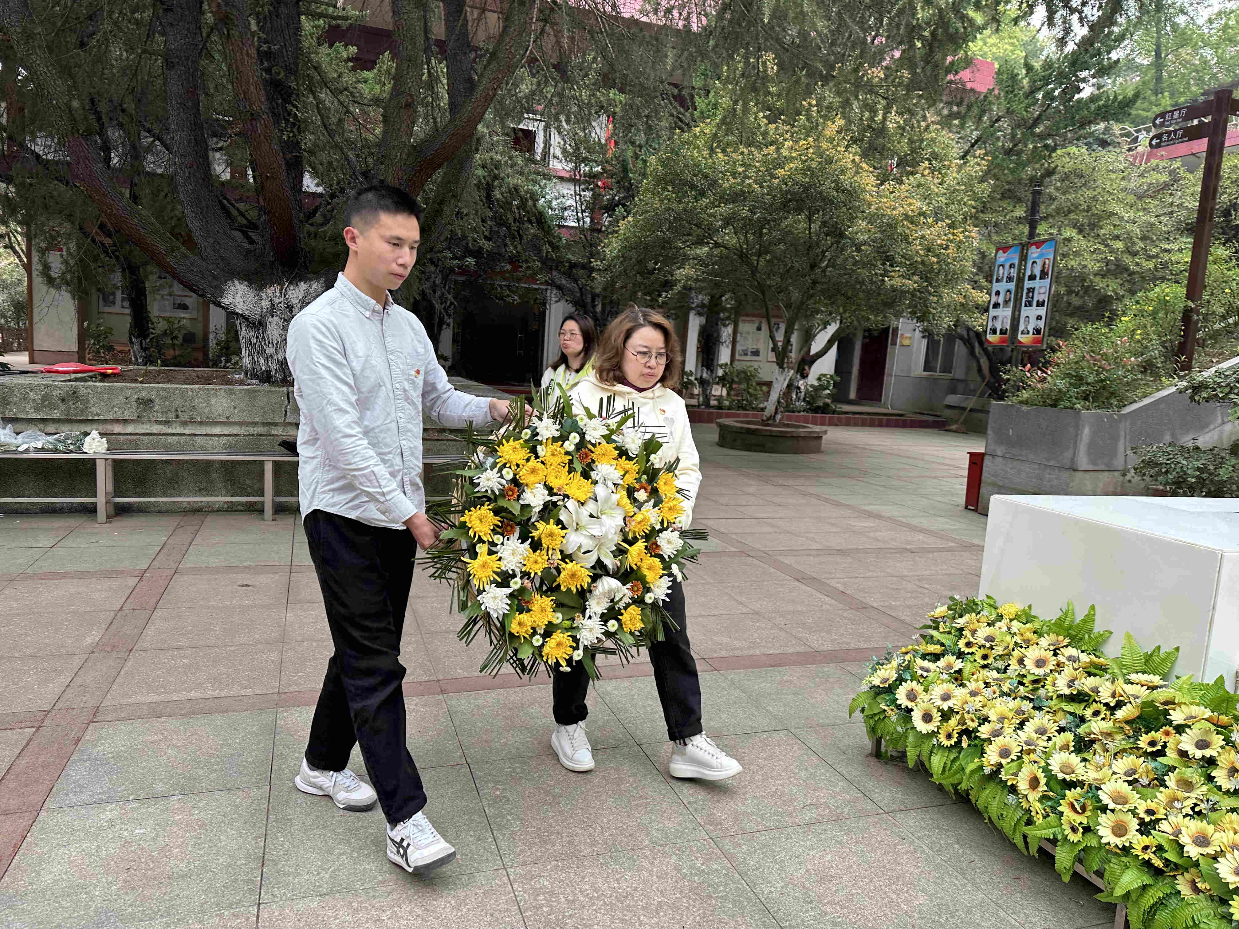 坤达安党日活动丨清明祭英烈，传承中华魂
