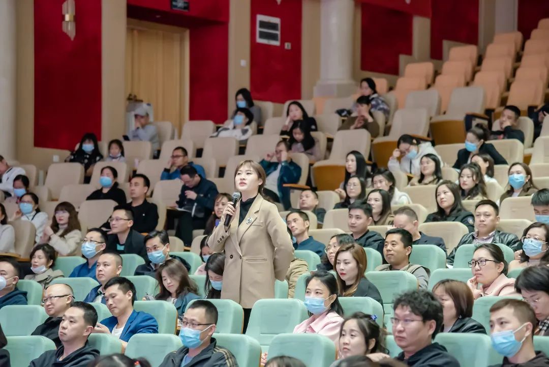 这场讲座,吸引了众多家长现场“取经” 【家长系列讲座】 这场讲座,吸引了众多家长现场“取经” 【家长系列讲座】