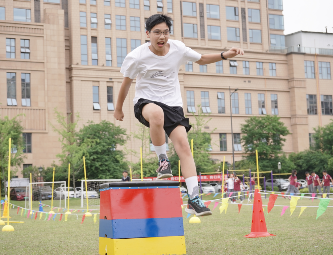 爱成都，迎大运——成都王府外国语学校第三届趣味运动会圆满举行