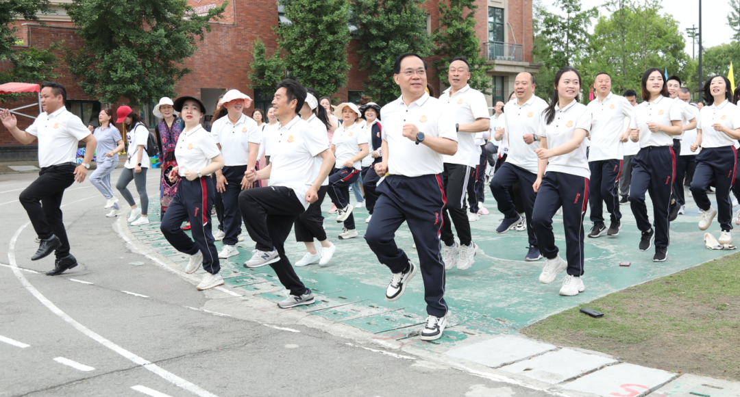 爱成都，迎大运——成都王府外国语学校第三届趣味运动会圆满举行