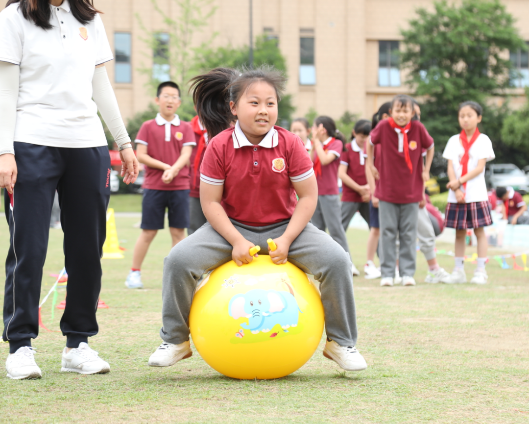 爱成都，迎大运——成都王府外国语学校第三届趣味运动会圆满举行