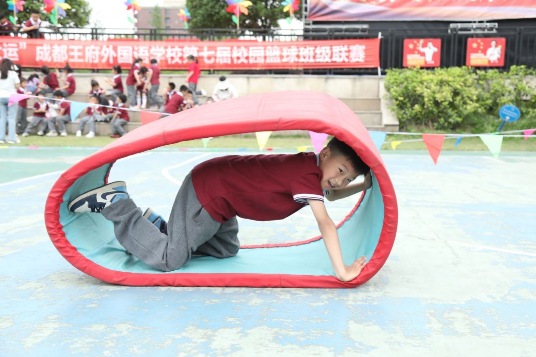 爱成都，迎大运——成都王府外国语学校第三届趣味运动会圆满举行