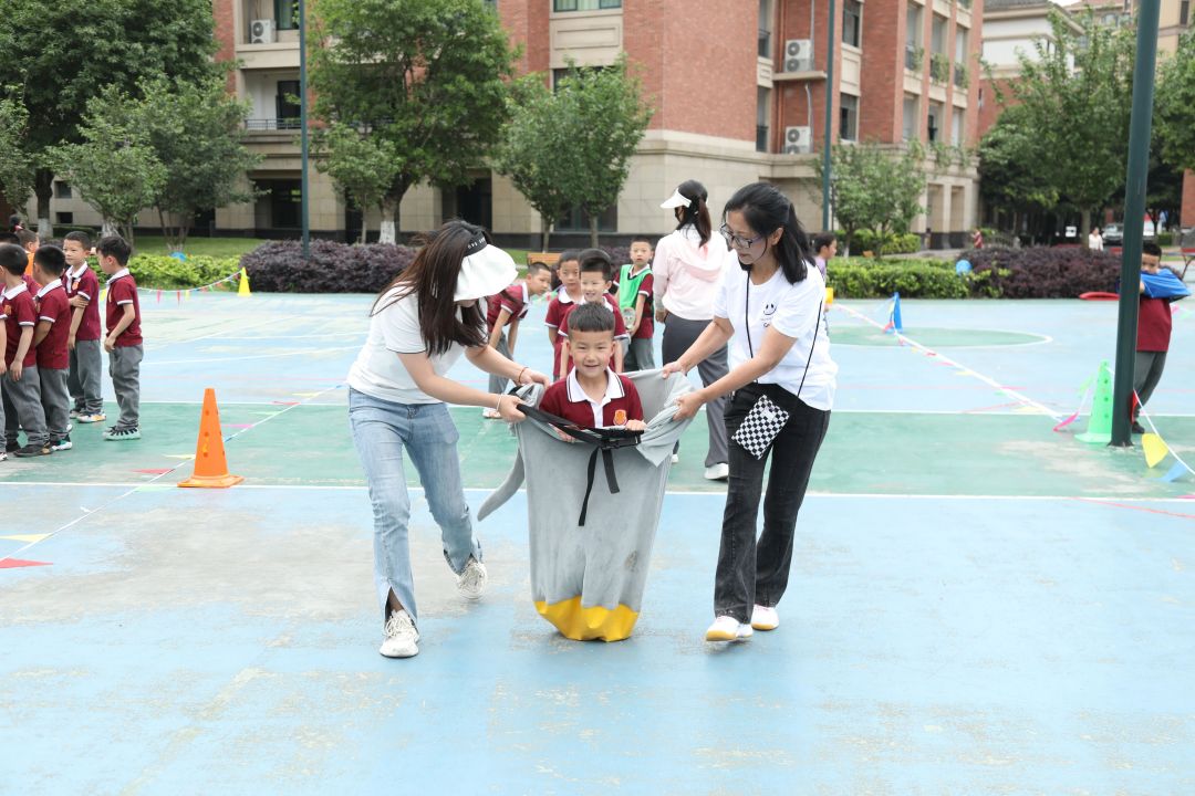 爱成都，迎大运——成都王府外国语学校第三届趣味运动会圆满举行