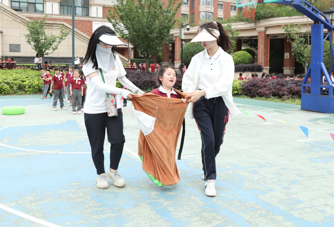 爱成都，迎大运——成都王府外国语学校第三届趣味运动会圆满举行