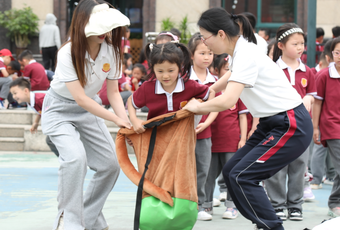 爱成都，迎大运——成都王府外国语学校第三届趣味运动会圆满举行