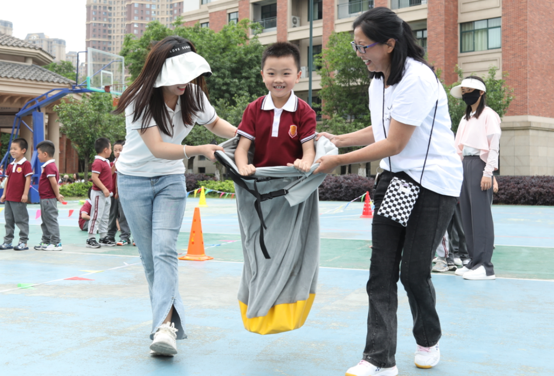 爱成都，迎大运——成都王府外国语学校第三届趣味运动会圆满举行