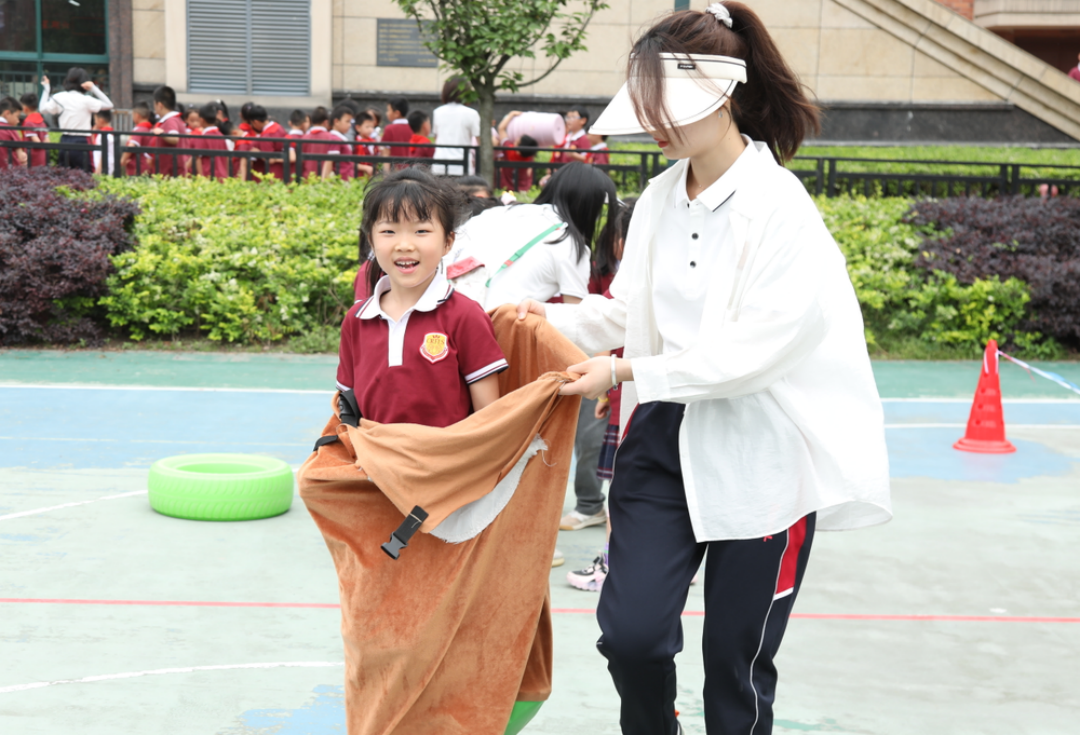 爱成都，迎大运——成都王府外国语学校第三届趣味运动会圆满举行