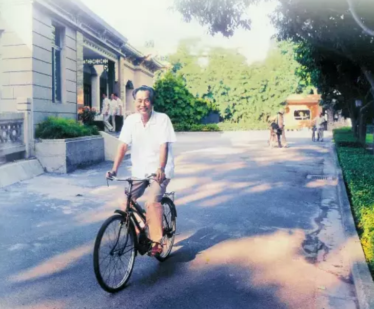 88年王光美拜访林若却被拒,第二天独自前往,进入家门后惊诧不已 88年王光美拜访林若却被拒,第二天独自前往,进入家门后惊诧不已