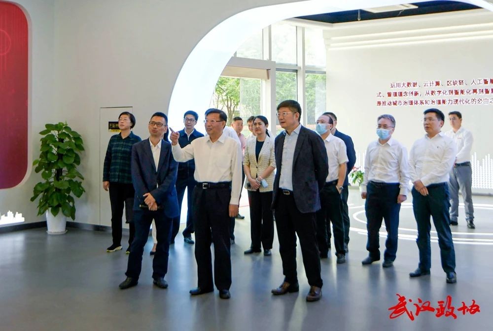 杨智率队调研长江大保护暨“数字江豚”建设工作