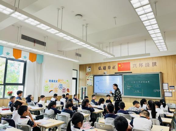 新川外国语学校小学部三年级家长开放日 新川外国语学校小学部三年级家长开放日
