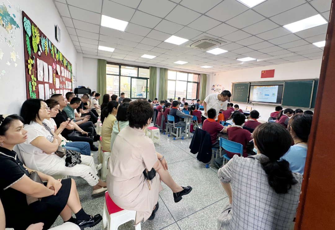 双向奔赴话成长，家校携手育未来——成都王府小学部家长开放日活动