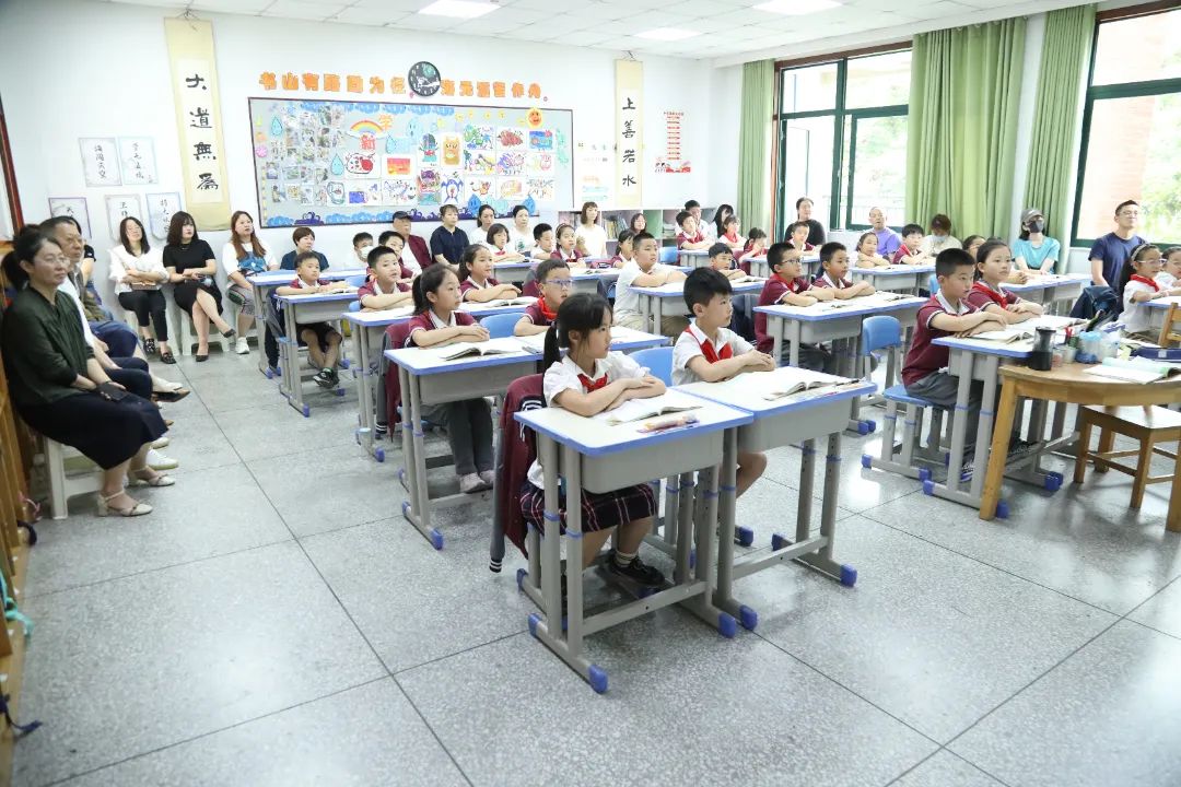 双向奔赴话成长，家校携手育未来——成都王府小学部家长开放日活动