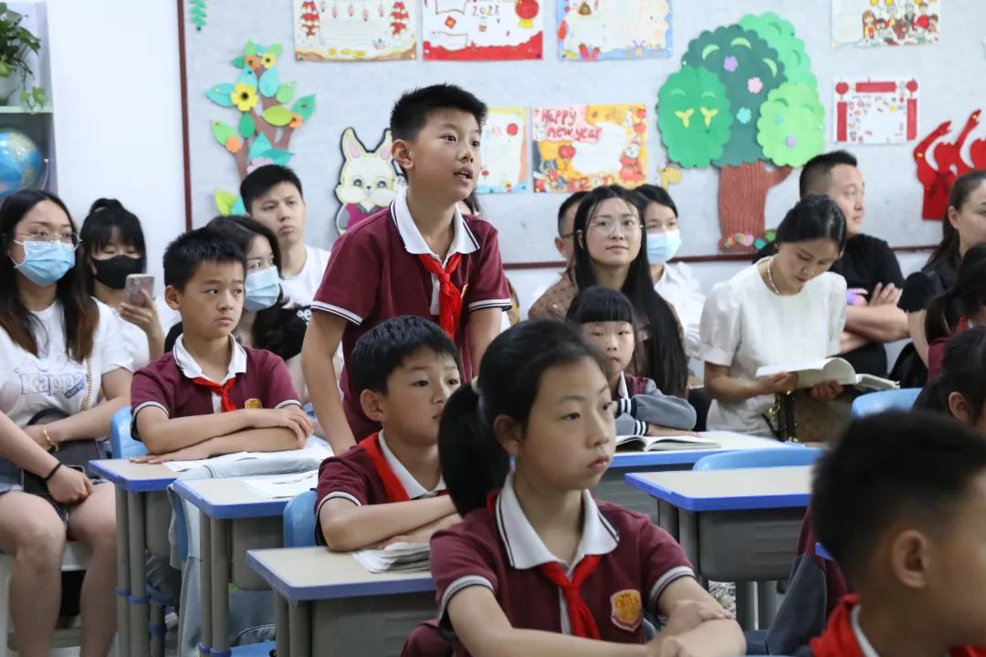 双向奔赴话成长，家校携手育未来——成都王府小学部家长开放日活动