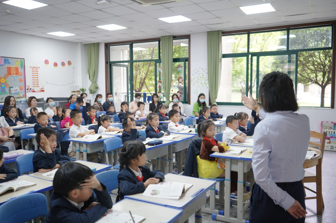 双向奔赴话成长，家校携手育未来——成都王府小学部家长开放日活动