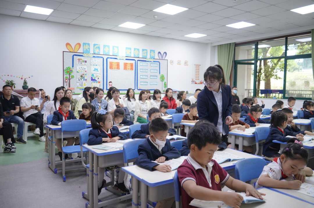 双向奔赴话成长，家校携手育未来——成都王府小学部家长开放日活动
