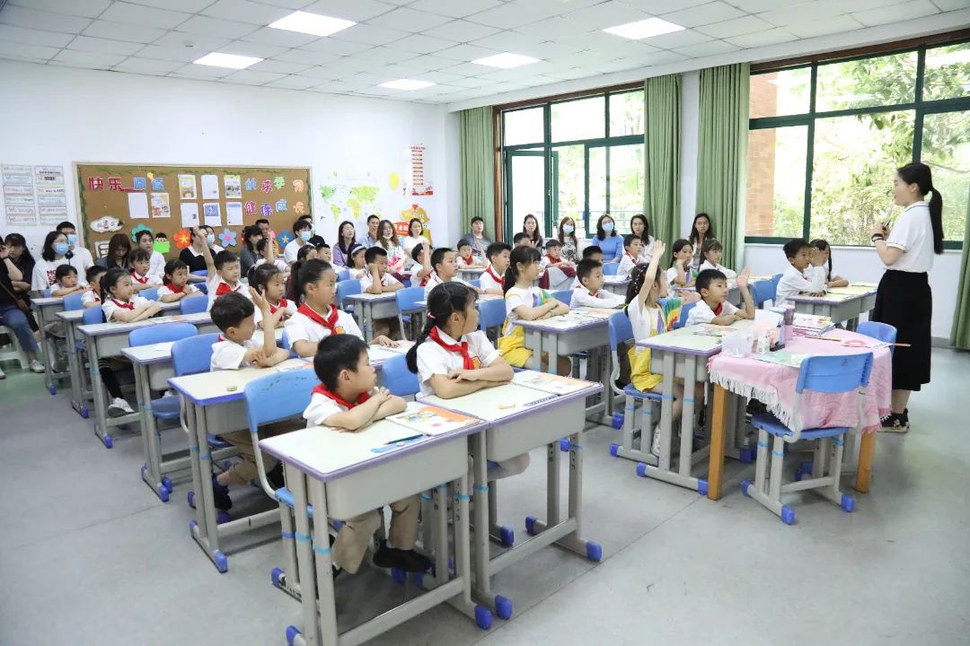 双向奔赴话成长，家校携手育未来——成都王府小学部家长开放日活动