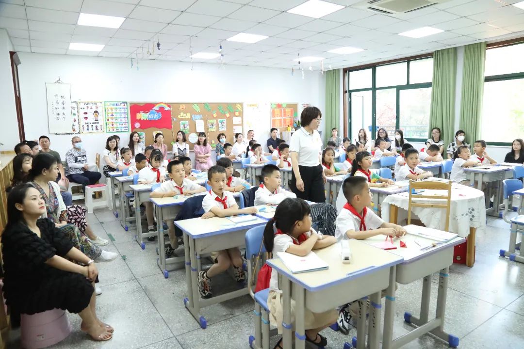 双向奔赴话成长，家校携手育未来——成都王府小学部家长开放日活动