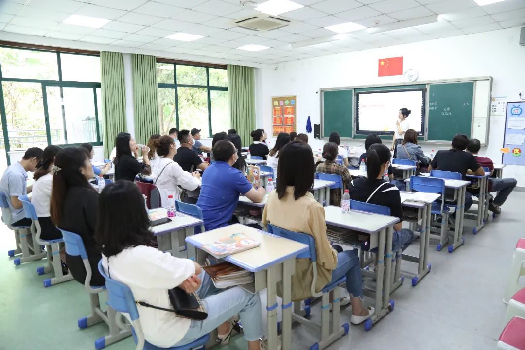 双向奔赴话成长，家校携手育未来——成都王府小学部家长开放日活动