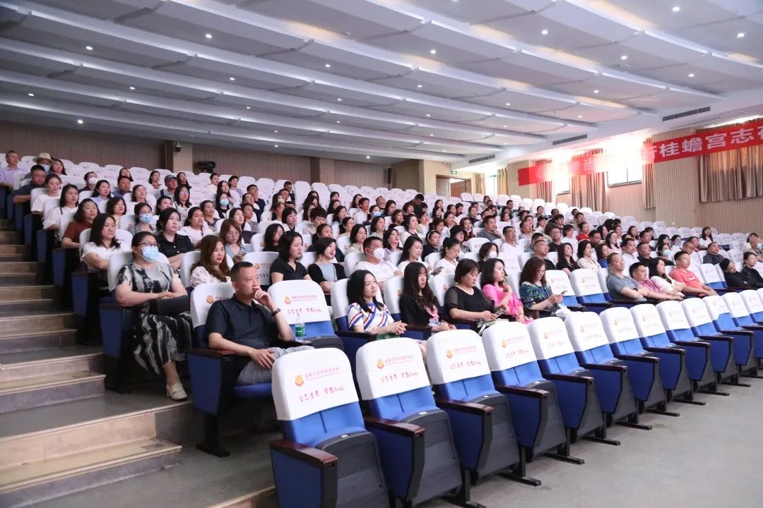 双向奔赴话成长，家校携手育未来——成都王府小学部家长开放日活动