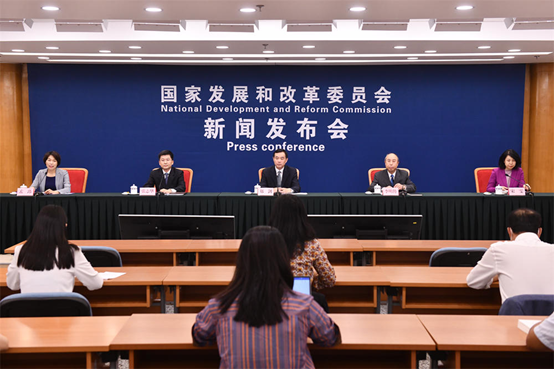 国家发改委:“东数西算”工程新建机架超110万,项目投资超4000亿 国家发改委:“东数西算”工程新建机架超110万,项目投资超4000亿