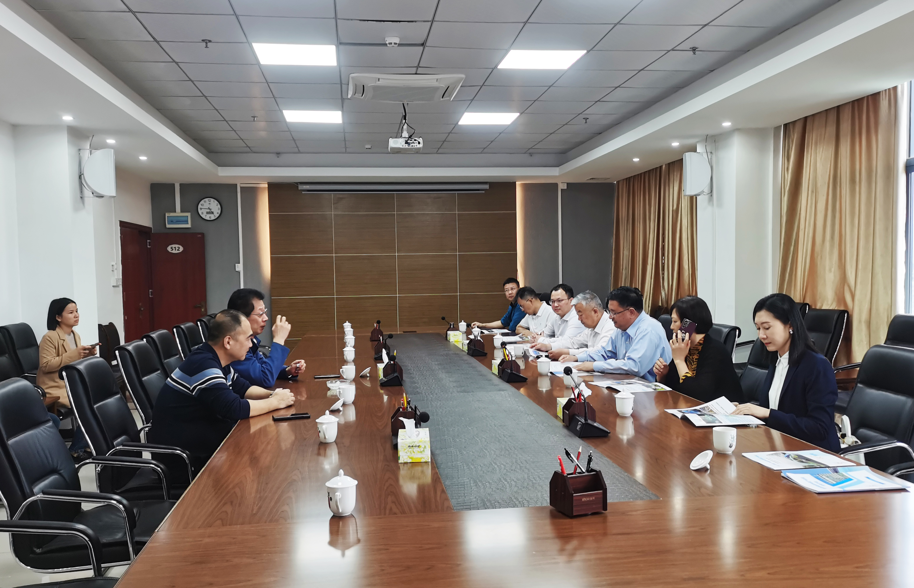 廣州新濟(jì)藥業(yè)科技有限公司董事長(zhǎng)吳傳斌一行來(lái)韶考察 廣州新濟(jì)藥業(yè)科技有限公司董事長(zhǎng)吳傳斌一行來(lái)韶考察
