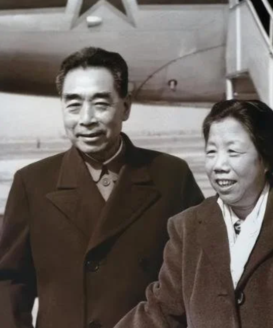范桂霞曾当过周总理的“妻子”,就连邓颖超都对她盛情款待 范桂霞曾当过周总理的“妻子”,就连邓颖超都对她盛情款待