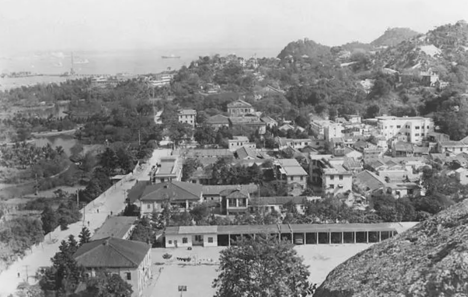 1931年,周恩来在汕头一旅店休息,看到墙上黄埔合影照,立刻转移 1931年,周恩来在汕头一旅店休息,看到墙上黄埔合影照,立刻转移