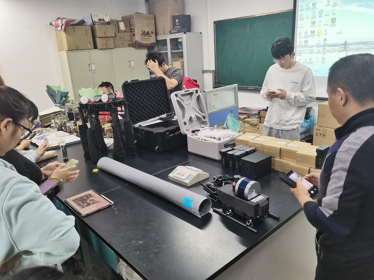 四川农业大学_林学院  机载高光谱激光雷达一体化成像系统