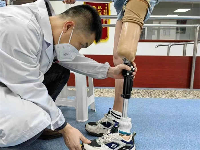 德林义肢积极响应“助残暖冬爱心行” 活动,为残疾人家庭送去冬日温暖 德林义肢积极响应“助残暖冬爱心行” 活动,为残疾人家庭送去冬日温暖