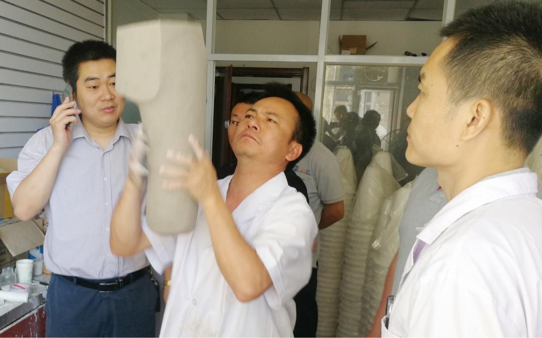 石家庄站——德林义肢技术总监谭德添老师到访石家庄分公司进行技术指导