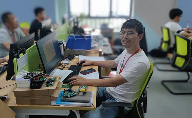 榜样力量丨论一名优秀硬件攻关能手的修养 付超群