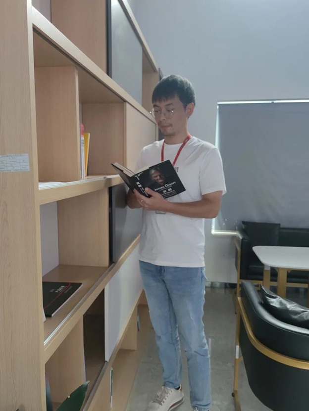 榜样力量丨论一名优秀硬件攻关能手的修养 付超群