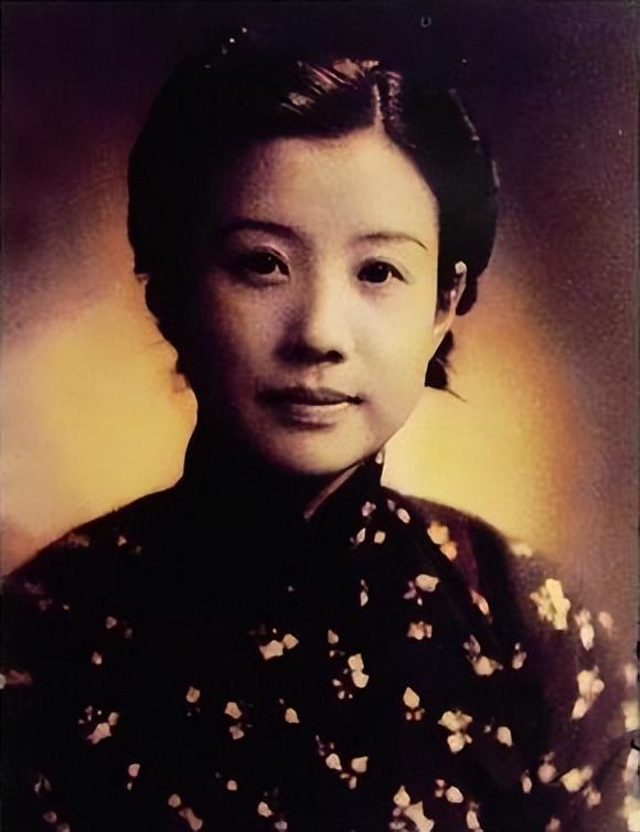 红色女特工为救周总理,委身于国民党高层,一句话揪出党内叛徒 红色女特工为救周总理,委身于国民党高层,一句话揪出党内叛徒