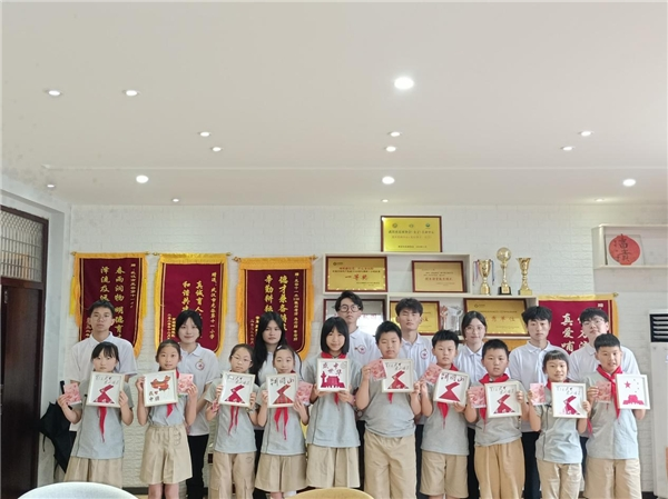 【中国网】“红色精神伴成长,童心向党心飞扬” ——红色主题教育系列活动