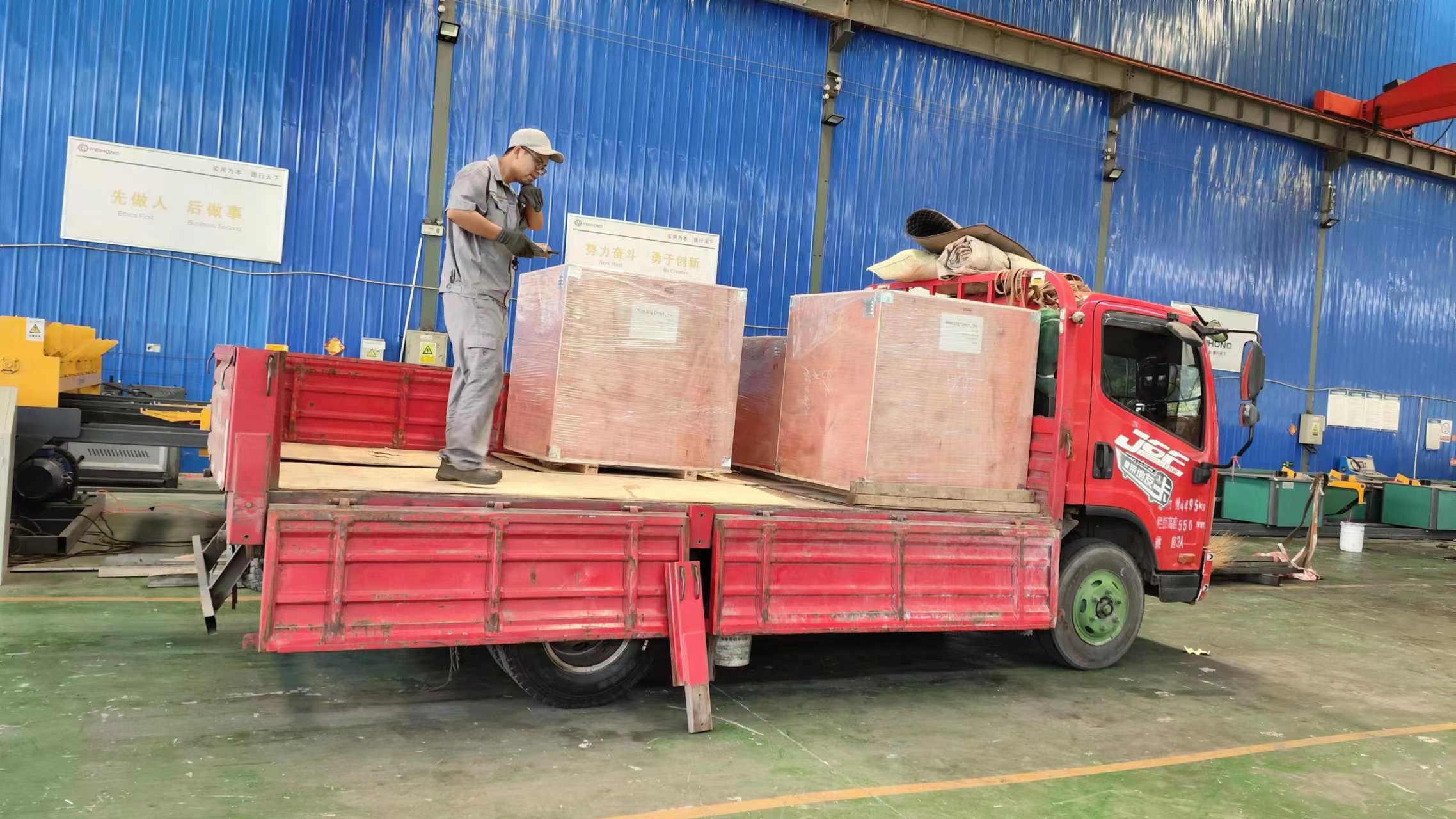 喜訊!熱烈慶祝飛宏5套智能鋼筋加工設(shè)備裝車完畢順利發(fā)出 喜訊!熱烈慶祝飛宏5套智能鋼筋加工設(shè)備裝車完畢順利發(fā)出